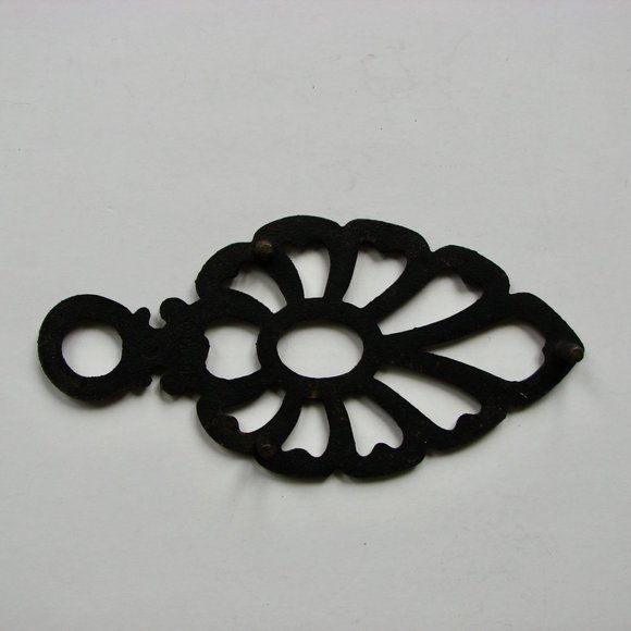 Vintage Wilton Vintage Black Cast Iron Trivet Arrow Shape Footed - Picture 2 of 5